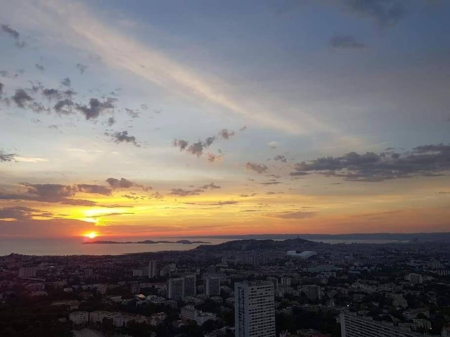 Superbe Appartement 2 Chambres Avec Vue Sur La Mer Et La Montagne Marseille Luaran gambar